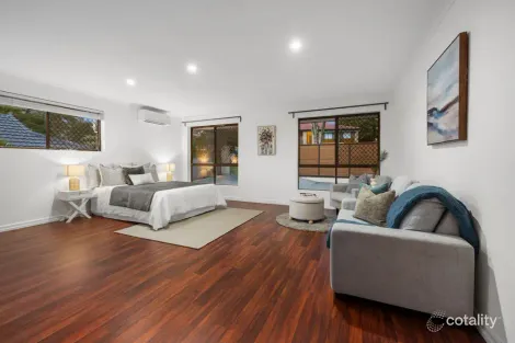 Property photo of 23 Oakleaf Street Eight Mile Plains QLD 4113