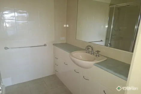 Property photo of 2/19 Cootamundra Court Werribee VIC 3030