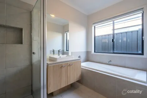 Property photo of 17 Graphite Crescent Wollert VIC 3750