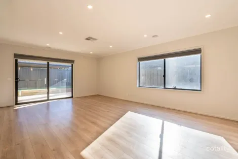 Property photo of 17 Graphite Crescent Wollert VIC 3750