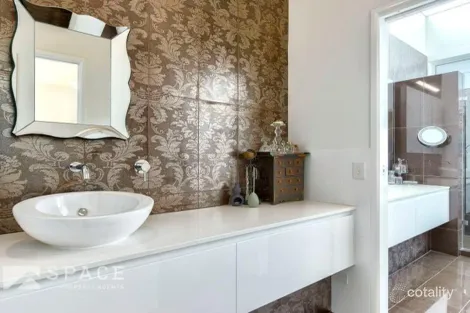 Property photo of 90 Stuartholme Road Bardon QLD 4065