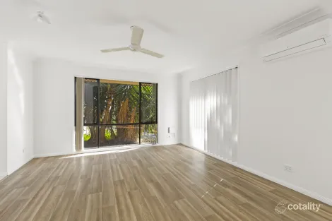 1/8 Phoenix Ct, Churchill, QLD 4305