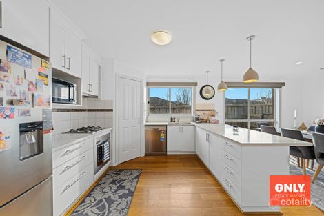 Property photo of 16 Yorkshire Drive Cranbourne North VIC 3977