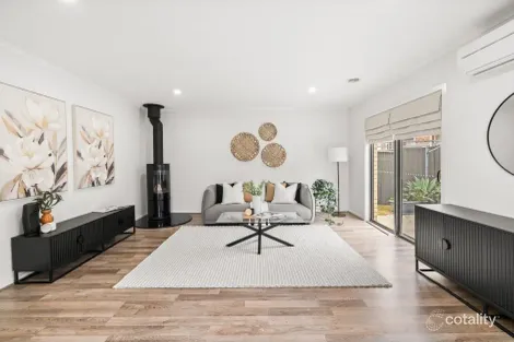 Property photo of 2 Hoddle Link Manor Lakes VIC 3024