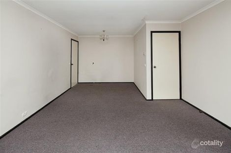 Property photo of 36 Ravenhill Crescent Endeavour Hills VIC 3802