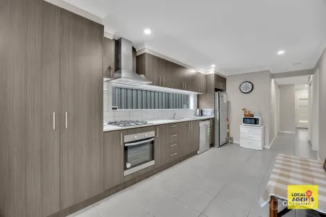 Property photo of 27 Ravenshaw Chase Tarneit VIC 3029