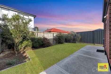 Property photo of 27 Ravenshaw Chase Tarneit VIC 3029