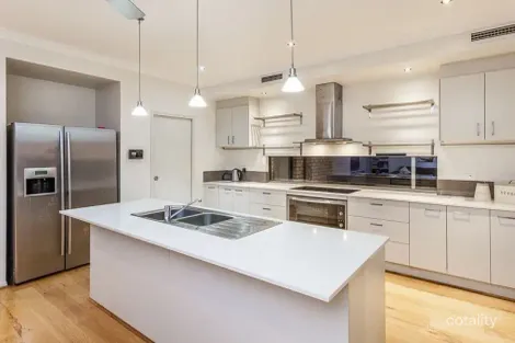 Property photo of 10 Coffey Court Beachmere QLD 4510