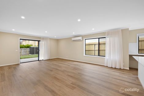 Property photo of 32 Folkstone Crescent Ferntree Gully VIC 3156