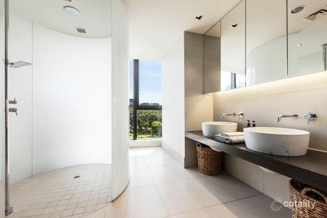 Property photo of 802/279 Wellington Parade South East Melbourne VIC 3002