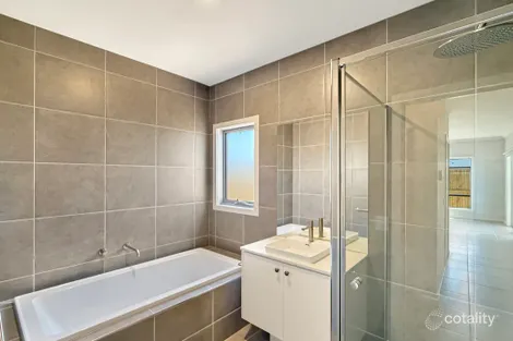 Property photo of 40 Cherrypool Crescent Eynesbury VIC 3338