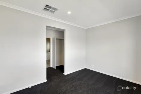 Property photo of 40 Cherrypool Crescent Eynesbury VIC 3338