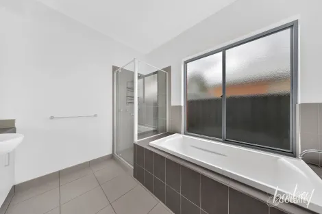 Property photo of 87 Mareeba Way Craigieburn VIC 3064