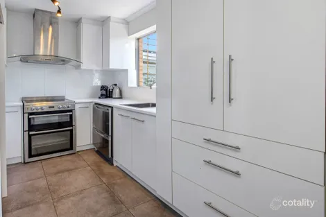 Property photo of 3/42 Pembroke Road Coorparoo QLD 4151