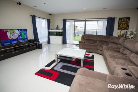 Property photo of 12 Landy Circuit Pakenham VIC 3810