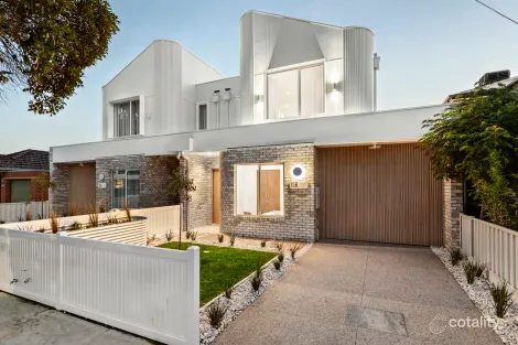 15B VALERIE ST, PASCOE VALE, VIC 3044