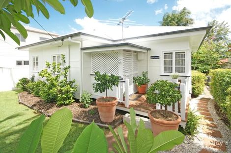 39 Livingstone St, Yeerongpilly, QLD 4105