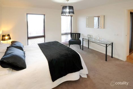 Property photo of 13 Belleville Close Burnside Heights VIC 3023