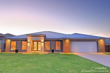 Property photo of 14 Brownlow Drive Bourkelands NSW 2650