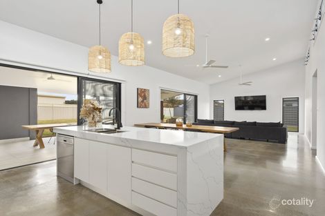 11 Tropicbird Cres, Old Bar, NSW 2430