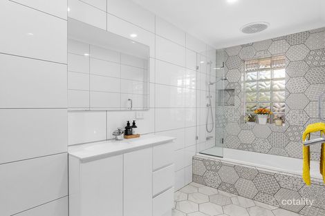 Property photo of 1 Allworth Drive Happy Valley SA 5159