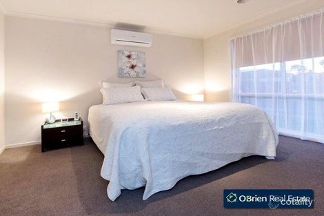 Property photo of 10 Royal Court Narre Warren South VIC 3805