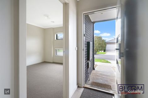 Property photo of 35 Sissinghurst Street Truganina VIC 3029