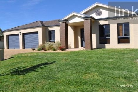 Property photo of 15 Newton Circuit Thurgoona NSW 2640