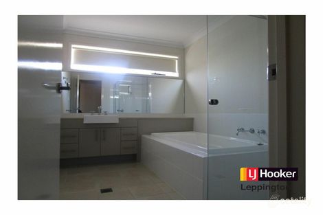 Property photo of 164 Liz Kernohan Drive Elderslie NSW 2570