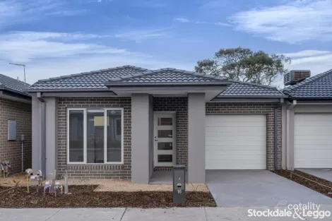 Property photo of 16 Ash Grove Donnybrook VIC 3064