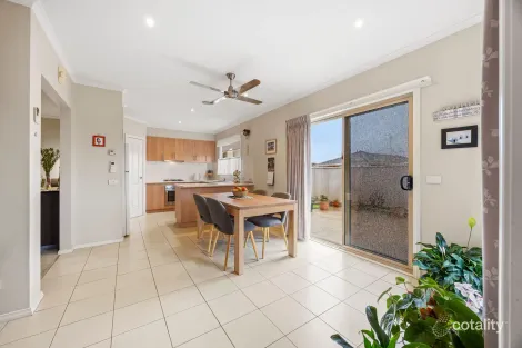 Property photo of 2/12 Yvonne Street Wendouree VIC 3355