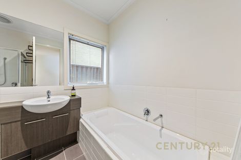 Property photo of 2 Acorn Lane Pakenham VIC 3810