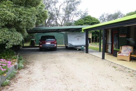 Property photo of 3 Sixth Avenue Raymond Island VIC 3880
