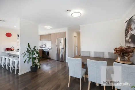 Property photo of 5 Village Crescent Westmeadows VIC 3049