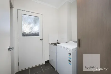 Property photo of 5 Village Crescent Westmeadows VIC 3049