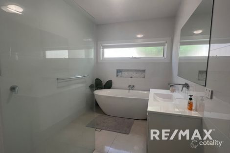 Property photo of 5 Gasnier Loop Boorooma NSW 2650