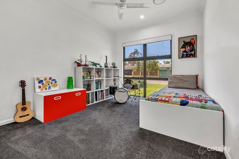 Property photo of 48 Collins Crescent Benowa QLD 4217