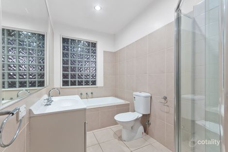 Property photo of 16 Hyland Court Sale VIC 3850