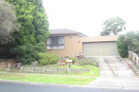 Property photo of 12 Endeavour Crescent Endeavour Hills VIC 3802