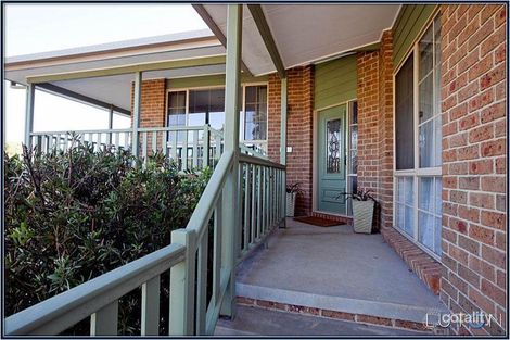 Property photo of 2 Taylor Place Greenleigh NSW 2620
