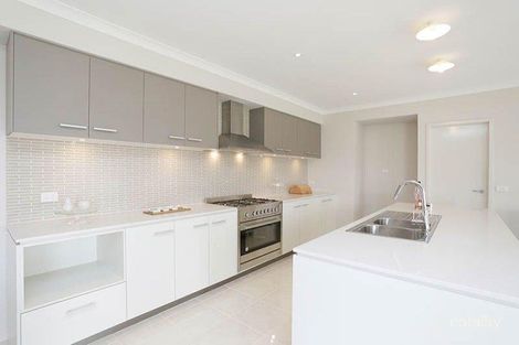 Property photo of 28 Adams Drive Fraser Rise VIC 3336