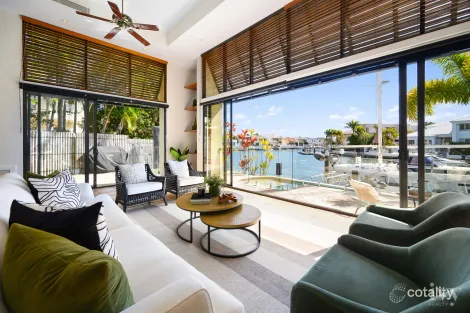 Property photo of 9 Queen Guineveres Place Paradise Point QLD 4216