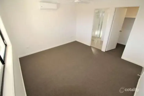 Property photo of 13 Orangeberry Circuit Mount Low QLD 4818