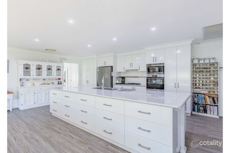 Property photo of 40 Cypress Point Drive Dubbo NSW 2830