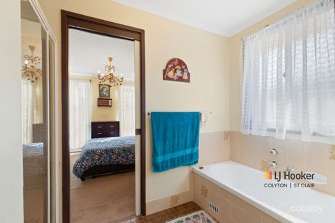 Property photo of 29 Lyrebird Crescent St Clair NSW 2759