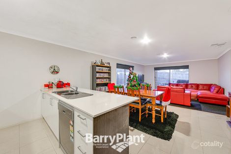 Property photo of 18 Cascade Way Pakenham VIC 3810