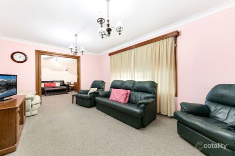 Property photo of 2 Lindley Avenue Macquarie Fields NSW 2564