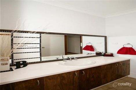 Property photo of 7 Jeeba Place Glenfield Park NSW 2650