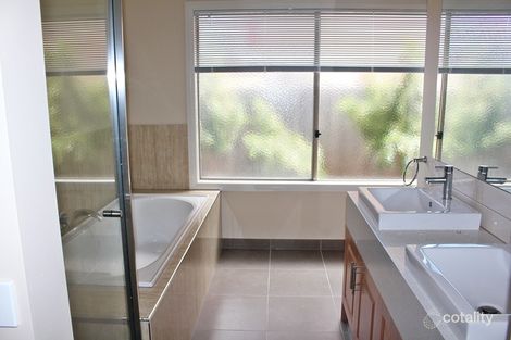 Property photo of 12 Cassandra Close Gisborne VIC 3437