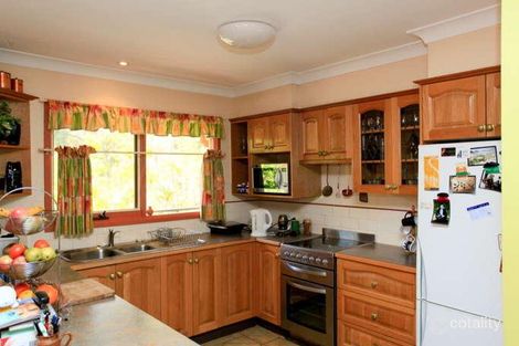 Property photo of 8 Jirrah Avenue Point Clare NSW 2250